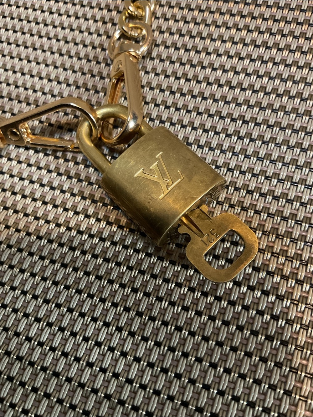Louis Vuitton Gold-tone Padlock #321 with key and Necklace - Picture 2 of 5
